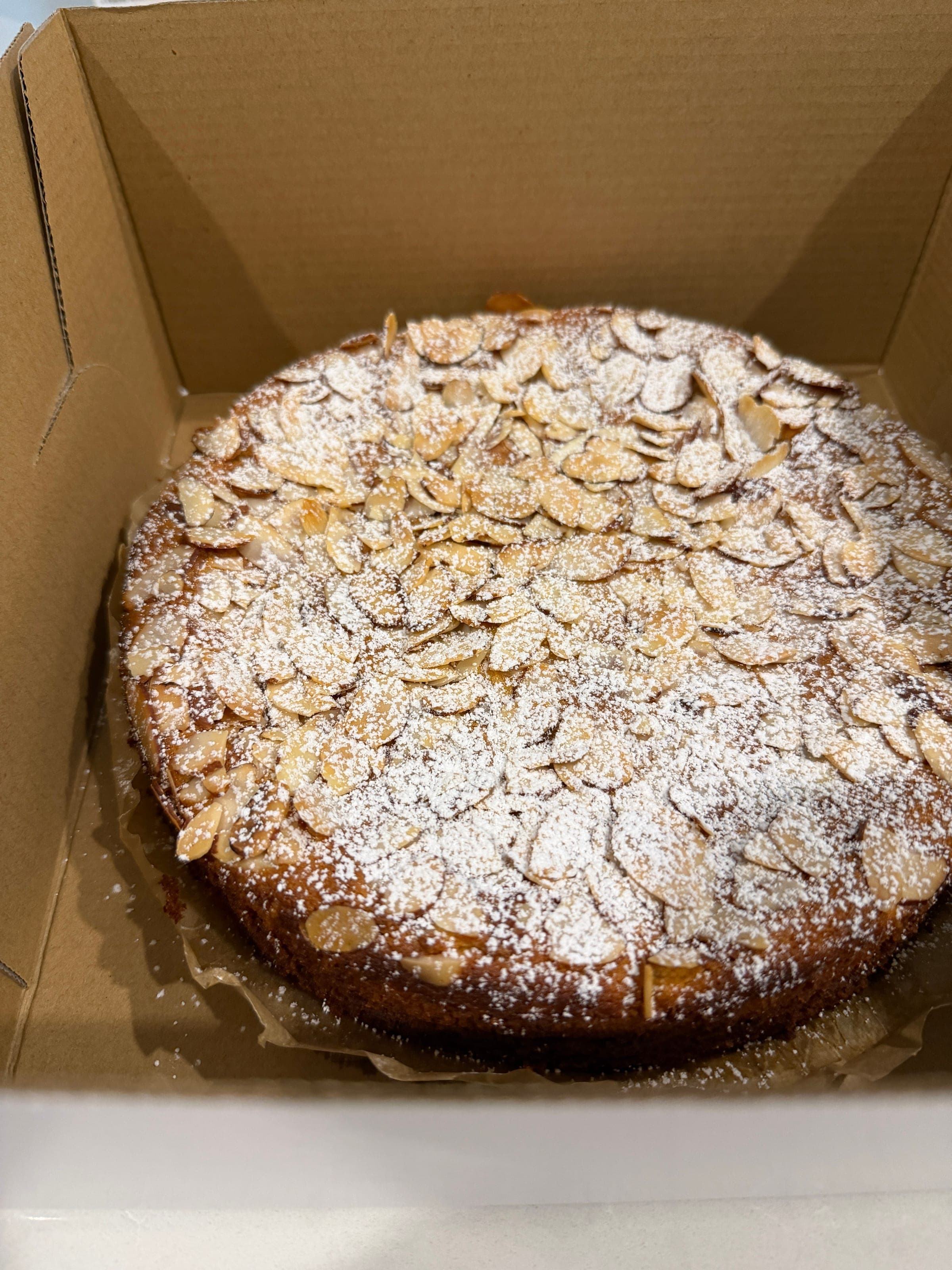 Almond ricotta cake