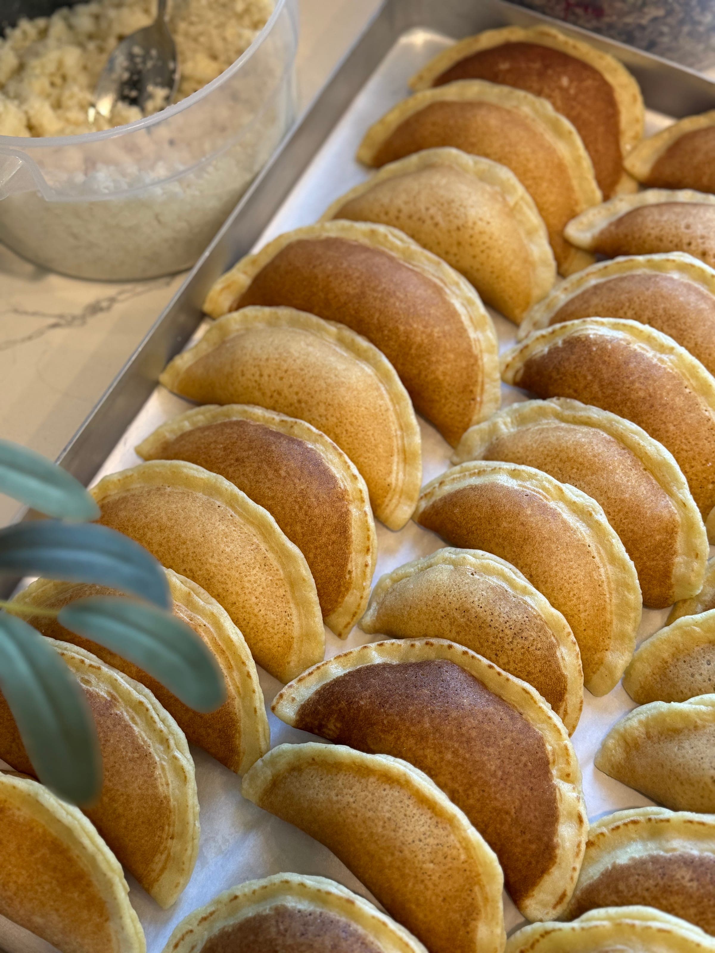 Stuffed qatayef  with cheese