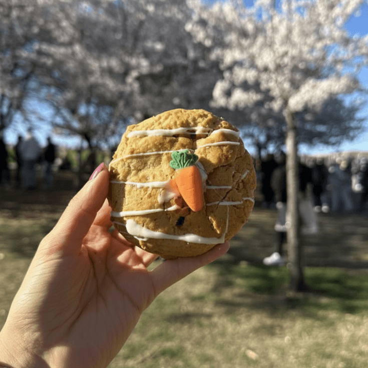 🥕 Carrot Cake Cheesecake Cookie (walnuts & creamy filling)